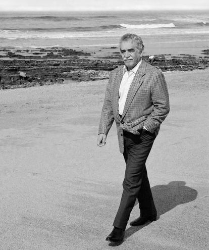 García Márquez, en la playa de Biarritz