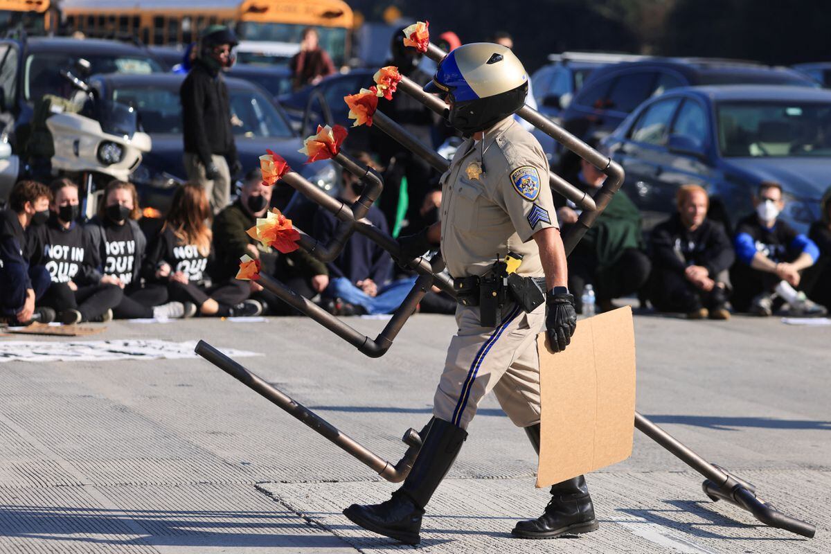 Anti-Gaza War Rally Shuts Down One Of Los Angeles' Main Highways - The ...