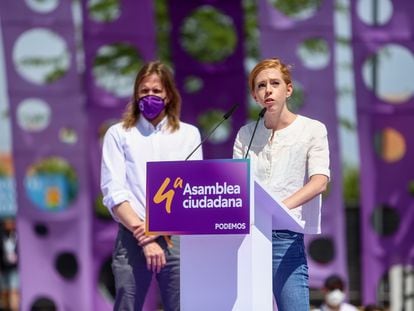 A la izquierda, el secretario general de Podemos en Castilla y León, Pablo Fernández y la derecha Lilith Verstrynge, el pasado sábado en la IV Asamblea Ciudadana Estatal en Alcorcón (Madrid).