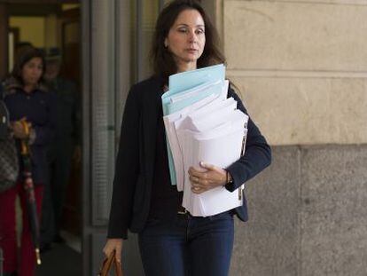 La juez Mercedes Alaya, sale de los juzgados en Sevilla.