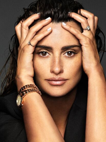 Penélope Cruz. Cuando parecía que ya lo había conseguido todo como actriz, Cruz (Madrid, 48 años) ahora también triunfa como productora de cine. “Es listísima y especial. Llevo muchísimos años trabajando con ella y tengo una relación maravillosa. No me canso de fotografiarla”, explica Bustos. Esta imagen fue hecha en 2013.
