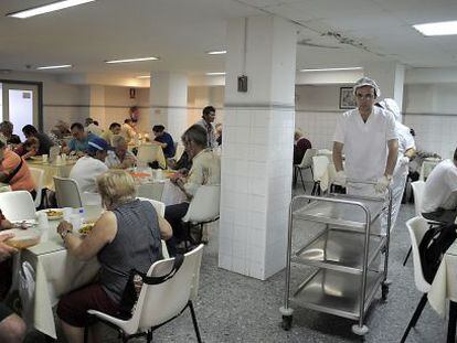 Comedor Social de la Malva-rosa, que atiende a 120 personas todos los días.