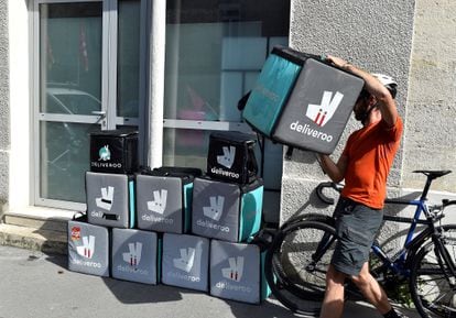 A delivery man at the Deliveroo office in Bordeaux (France).
