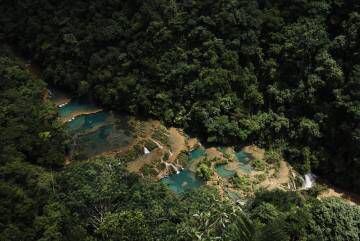 Vista aérea de las pozas de Semuc Champey (Guatemala).