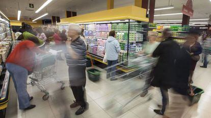 Interior de un supermercado de Mercadona en Vitoria.