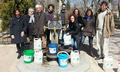 Un grupo de activistas, durante su reto de vivir con 50 litros de agua.
