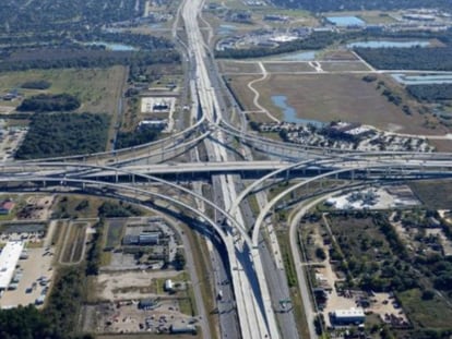 Nuevos carriles de peaje gestionados construidos en la mediana de la autopista SH-288, en una imagen facilitada por la empresa.