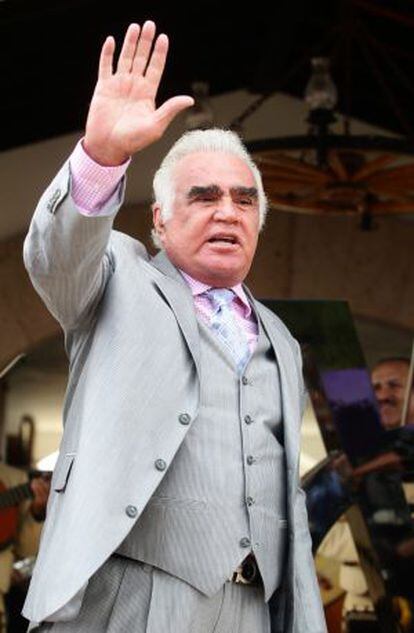 Vicente Fernández.