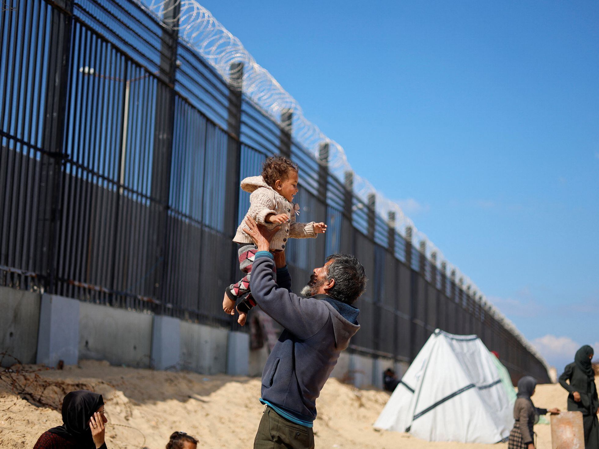 Brasileños parten de Gaza hacia Rafah, en la frontera con Egipto