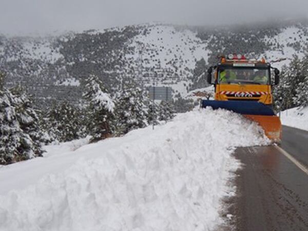 Nieve acumulada en una carretera
112
08/01/2021