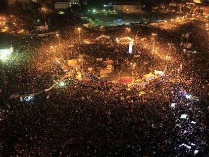 Los egipcios celebran en la plaza Tahrir el primer aniversario de la revuelta que acab&oacute; con el r&eacute;gimen de Hosni Mubarak.