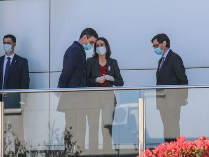 Visita del presidente del Gobierno, Pedro Sánchez, a la empresa Hersill en un polígono de Móstoles (Madrid).