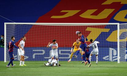 Lenglet marca el primer gol del Barcelona ante el Nápoles.