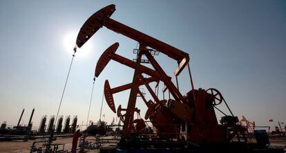 Imagen de pozos de petróleo