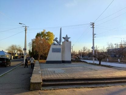 Monument to the glory of work, in Bender, Transnistria