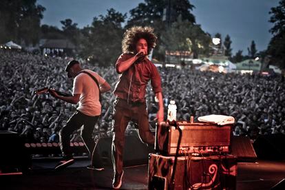 LONDON, UNITED KINGDOM - JUNE 06: Tom Morello and Zach De La Rocha of Rage Against The Machine performs on stage as part of a free concert at Finsbury Park on June 6, 2010 in London, England. (Photo by Christie Goodwin/Getty Images)