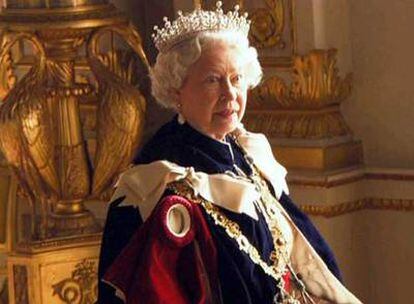 Isabel II en el documental emitido en octubre por la BBC sobre la sesión fotográfica de Annie Leibovitz, en la que se enfadó.