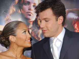 Jennifer Lopez y Ben Affleck en el estreno de 'Daredevil', en Los Ángeles en febrero de 2003.