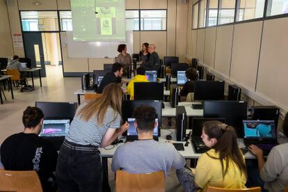 Estudiantes y profesores del grado en Videojuegos en la universidad Jaume I de Castellón.