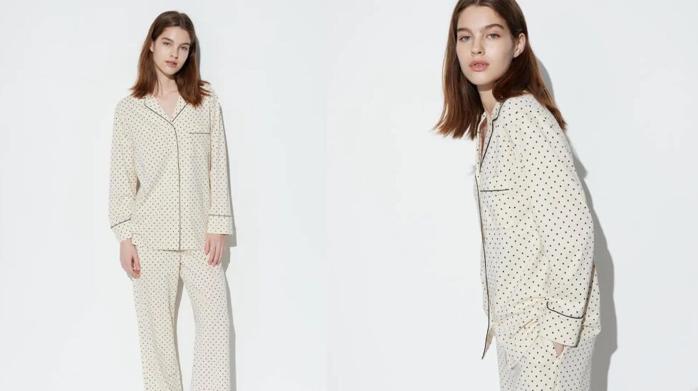 En color marfil, este pijama de dos piezas, es adecuado para destar por casa o combinar con prendas de exterior. UNIQLO.