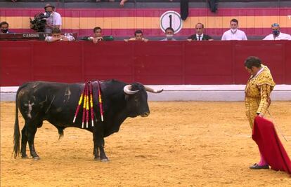 Morante de la Puebla, ante su segundo toro, al que le cortó las dos orejas.