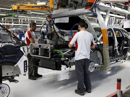 Trabajadores en la planta de Seat en Martorell, Barcelona.