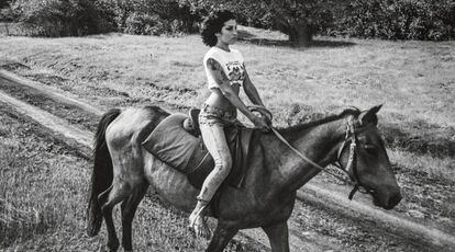 La cantante Amy Winehouse, en otra imagen inédita publicada en el libro 'Amy Winehouse by Blake Wood'.