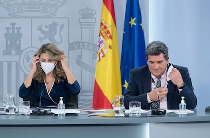 La vicepresidenta segunda, Yolanda Díaz, y el ministro de Seguridad Social, José Luis Escrivá, el martes.