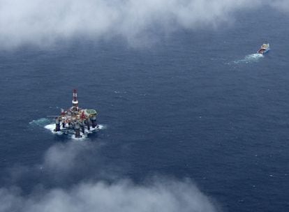 Plataforma petrolera de la compañía Desire Petroleum a 150 kilómetros de las islas Malvinas.