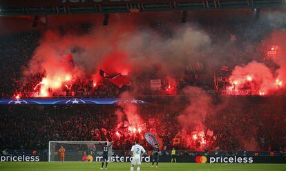 La grada del Parque de los Pr&iacute;ncipes durante el partido entre el PSG y el Madrid.