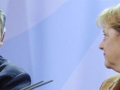 Brown y Merkel, durante la rueda de prensa en Berlín