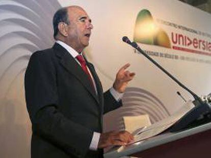 El presidente del Banco Santander y de Universia, Emilio Botín, durante la rueda de prensa que ha ofrecidoen el Palacio de la Ciudad de Río de Janeiro.