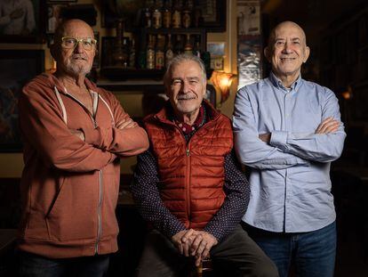 Carlos Romagosa, Antonio Castejón i Luis Pantin, de l’octet ‘Son de la Rambla’ en el bar Raïm de Barcelona.