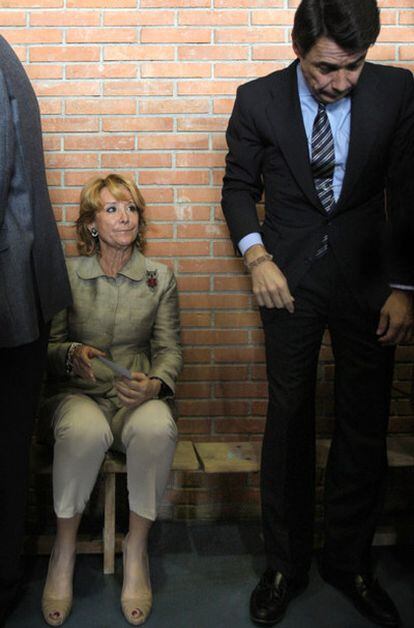 Esperanza Aguirre e Ignacio González durante una reciente presentación de los VI Campeonatos Escolares en San Fernando (Madrid).