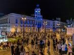 DVD 1052 (08-05-21)Decenas de personas en la Puerta del Sol pasadas las 23 horas. Foto: Olmo Calvo