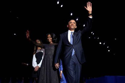 Obama junto a su esposa Michelle y su hija Malia.