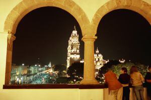 Iluminación navideña de Morelia (México) desde el Hotel Arcade.