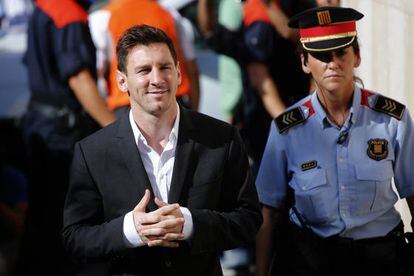 Messi a la salida de los juzgados de Gav&agrave;.