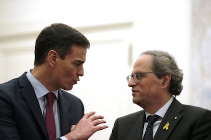 El presidente, Pedro Sánchez, junto al president catalán, Quim Torra, este jueves en Barcelona.