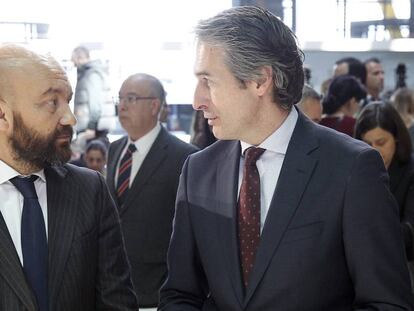 El presidente de Aena, Jaime Garc&iacute;a Legaz, con el ministro de Fomento, &Iacute;&ntilde;igo de la Serna. 