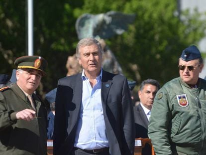 El ministro de Defensa de Argentina, Oscar Aguad, durante un acto del Ejército en 2016, en la provincia de Córdoba
