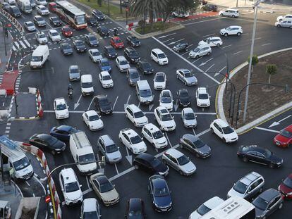 Avenida de Ausi&agrave;s March de Valencia, una de las v&iacute;as donde se instalar&iacute;an los paneles informativos sobre el nivel de contaminaci&oacute;n.