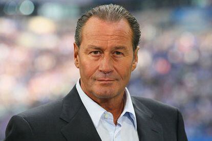 Huub Stevens, nuevo entrenador del Schalke.