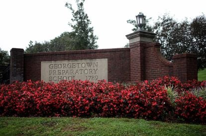 La entrada de la escuela preparatoria de Georgetown, a las afueras de Washington, donde estudiaron Kavanaugh y Judge