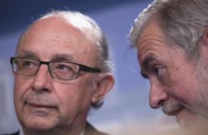 El ministro de Hacienda, Cristóbal Montoro, y el secretario de Estado de Administraciones Públicas, Antonio Beteta.
