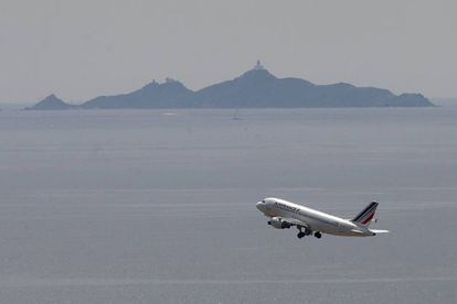 An Air France plane takes off from Ajaccio's Napoleon Bonaparte airport on June 7, 2019 in Ajaccio on the French Mediterranean island of Corsica. - Air France announced that it will cancel several flights including those between the French capital Paris and Ajaccio blaming intense competition from high-speed rail and low-cost airlines. The airline is planning to cut its short-haul capacity by 15% including a number of domestic flights it currently offers. (Photo by PASCAL POCHARD-CASABIANCA / AFP)