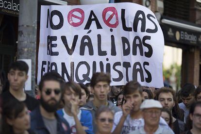 Manifestación en Sevilla de estudiantes en protesta por la LOMCE y las reválidas.
