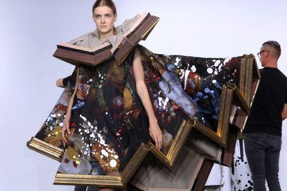 Los vestidos cuadro, la propuesta de alta costura de Viktor & Rolf en París.