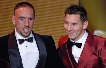 Ribéry y Messi, durante la ceremonia.