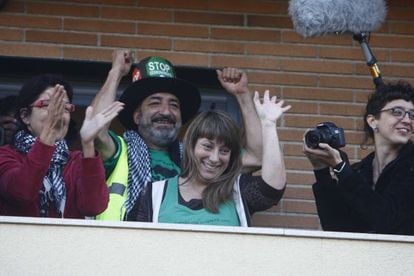 Activistas de la PAH en el edificio de Salt.